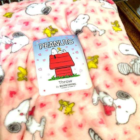 New Snoopy Peanuts Throw.  By Berkshire Blanket & Home Co.  Size 60” x 70”. - Picture 6 of 8